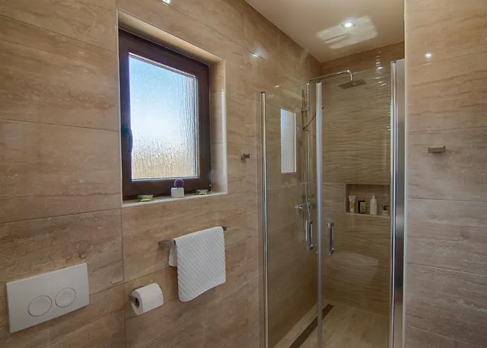 Modern With Pool, Sea View, Near The Sea And The - By Traveler Tourist Agency Krk Id 2168
