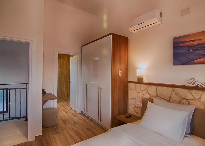 Modern With Pool, Sea View, Near The Sea And The - By Traveler Tourist Agency Krk Id 2168 *