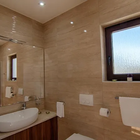 Βίλα Modern With Pool, Sea View, Near The Sea And The - By Traveler Tourist Agency Krk Id 2168