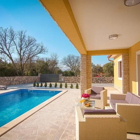 Modern With Pool, Sea View, Near The Sea And The - By Traveler Tourist Agency Krk Id 2168