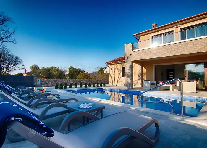 Modern With Pool, Sea View, Near The Sea And The - By Traveler Tourist Agency Krk Id 2168