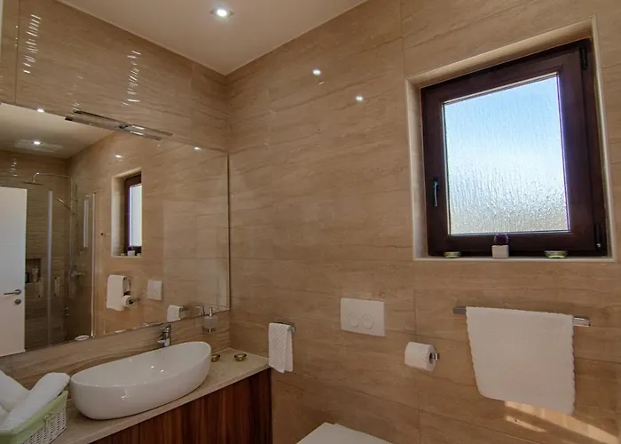 빌라 Modern With Pool, Sea View, Near The Sea And The - By Traveler Tourist Agency Krk Id 2168